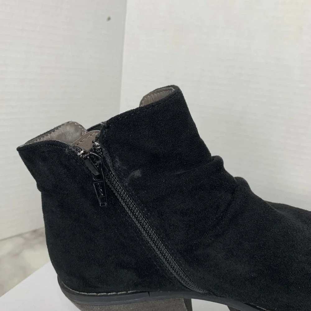 EuroSoft Adeah Black Ruched Ankle Bootie Size 8.5M